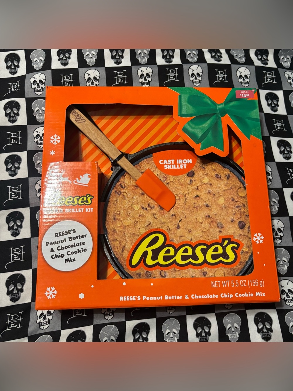 Reese’s Christmas Gift Set Cast Iron Skillet Kit